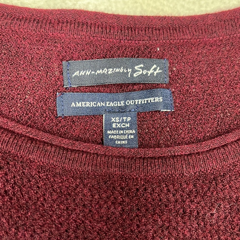 American Eagle Outfitters XS soft, lightweight burgundy pullover sweater… - Picture 4 of 7